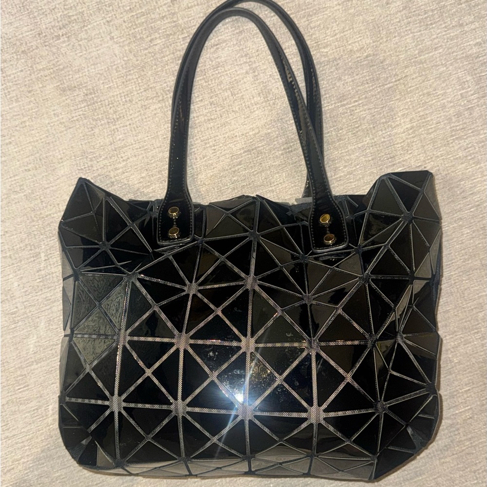 Geometric Bag in Shiny Black